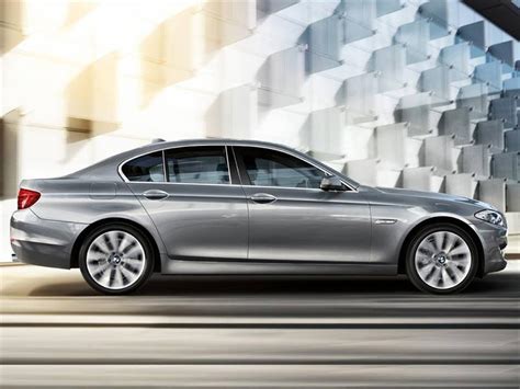 Viata mea de zi cu zi la munca si cateodata acasa, incerc sa fac zi de zi cate un video.my daily life at work and sometimes home. BMW Serie 5 520i (2013)