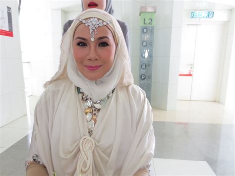 Women are urged to strive and persevere to reach the highest level in an organisation although faced with obstacles. Ras Adiba Radzi Dimasukkan Ke wad ICU (Unit Rawatan ...
