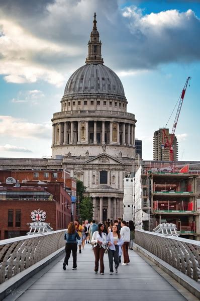 St Pauls Cathedral From Millennium Bridge Photo Spot