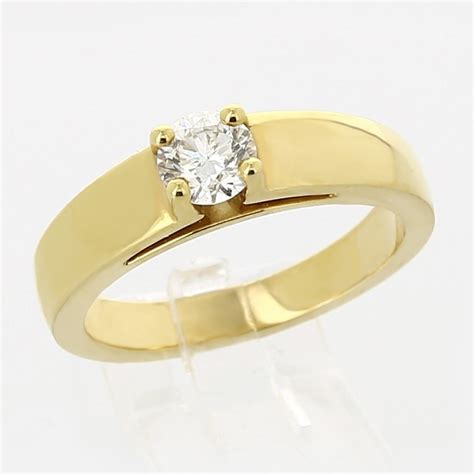 Nos bagues de fiançaillesde style solitaire sont faites à la main avec les meilleurs métaux précieux et offrent le meilleur rapport. Bague de fiançaille en or 18 carats - solitaire diamant 0 ...