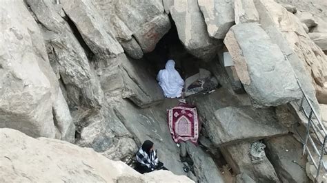Mengunjungi Gua Hira Tempat Pertama Turunnya Al Quran