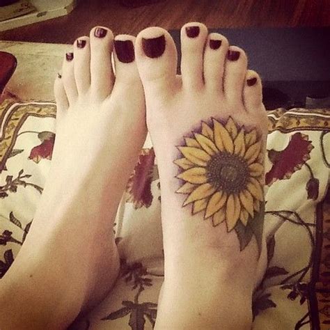 It includes a small colored inked bud of the sunflower, which appears typically behind the ear or on the fingers. 50+ Amazing Sunflower Tattoo Ideas - For Creative Juice