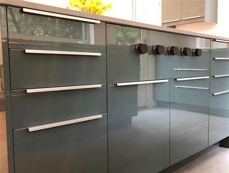 Ikea sektion cabinets are a breeze to install in your kitchen, and a diy job will save you hundreds! It's all in the details. Ikea Sektion Cabinets using Ikea ...