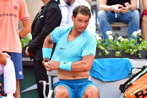 Estas fotos no necesitan descripción, sólo reflejan el descanso del superhéroe que rompe a llorar cuando gana roland garros por novena ocasión. Rafael Nadal shirtless at Roland Garros 2nd round photo (1 ...