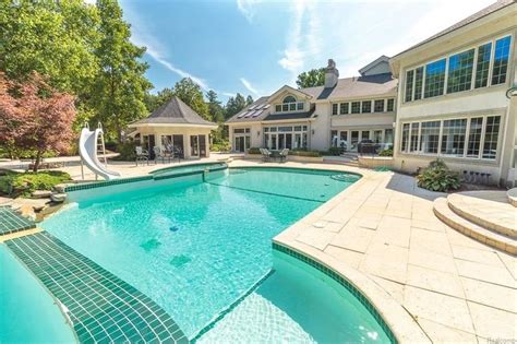 Photo Gallery Inside Eminems Rochester Hills Mansion On Sale For 2m