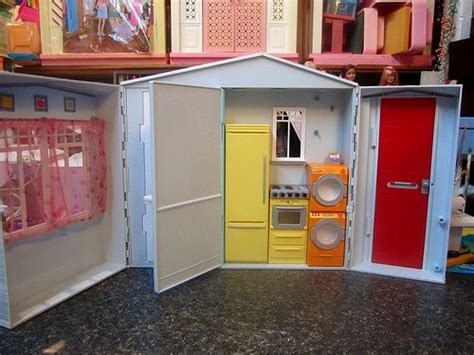 2005 Barbie Totally Real House Fold Up Folding Playset With Sounds