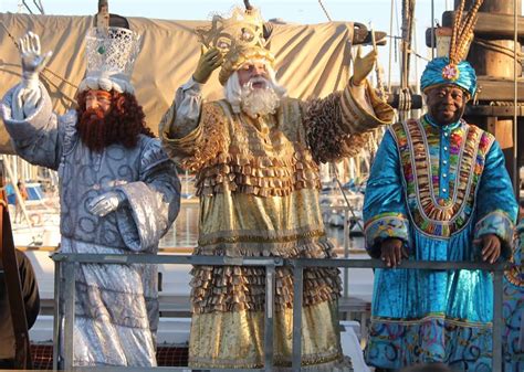 Cabalgata de los reyes magos, spain | ©ayuntamiento roquetas de mar / flickr. Celebrate Spain's Three Kings' Day (Día de los Reyes Magos) ~ 6th January - Driftwood Journals