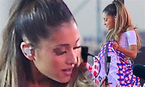 Ariana Grande Lifts Up Her Skirt During Independence Day Concert Taping Daily Mail Online