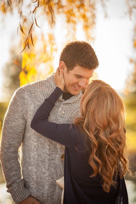 60 Best Fall Engagement Photos And Poses For 2024 🍁📷