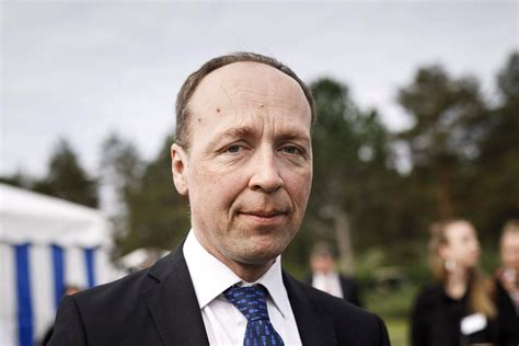 Finlandiya parlamentosu 2011'den 2014'e ve yine 2019'dan beri ve finler partisi 10 haziran 2017. Jussi Halla-aho vaatii Suomeen lähes 6 000:ta poliisia ...