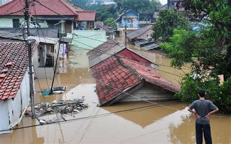 Indonesia Floods Landslides Toll Reaches 43