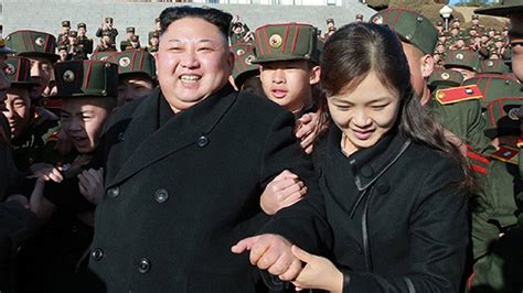 حقيقة ظهور زعيم كوريا الشمالية مع زوجته بعد شائعات وفاته