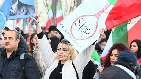 tausende demonstrieren in hamburg gegen das regime im iran