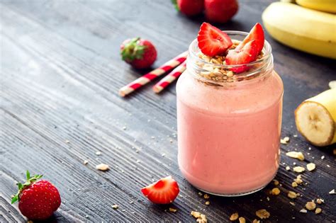 This week we made a quick and simple peanut butter & banana smoothie! 12 High-Calorie Smoothie Recipes for Weight Gain | Vibrant Happy Healthy