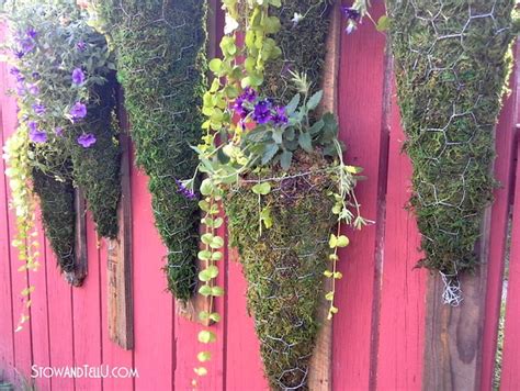 How To Make A Vertical Chicken Wire Planter On Pallet Wood