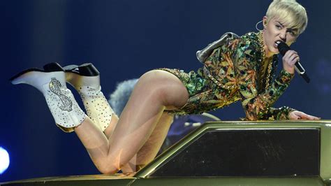 Miley Cyrus Tour Tickets Soar To £200 Despite Criticism Of The Stars