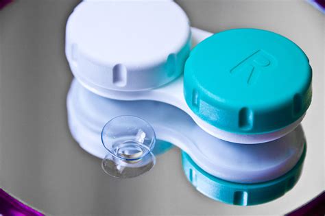 putting contacts in water and 8 other common contact lens mistakes perfectlens canada