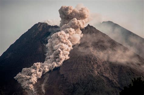 Indonesias Merapi Volcano Erupts 4 Times