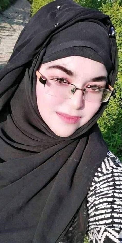Pin By Farzana On Girls With Glasses Beautiful Arab Women Curvy Celebrities Girls Leggins