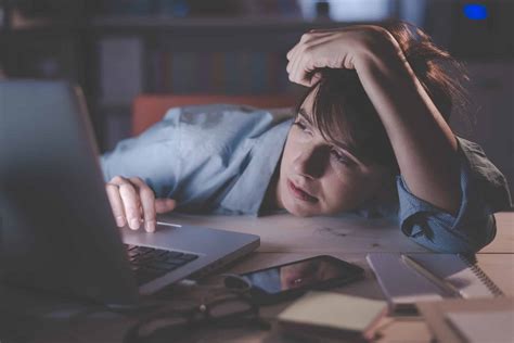 8 Ways How Sleep Deprivation Affects Your Performance At The Office