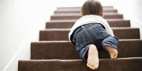 Как да обезопасим стълбите когато имаме бебе — Строежeu