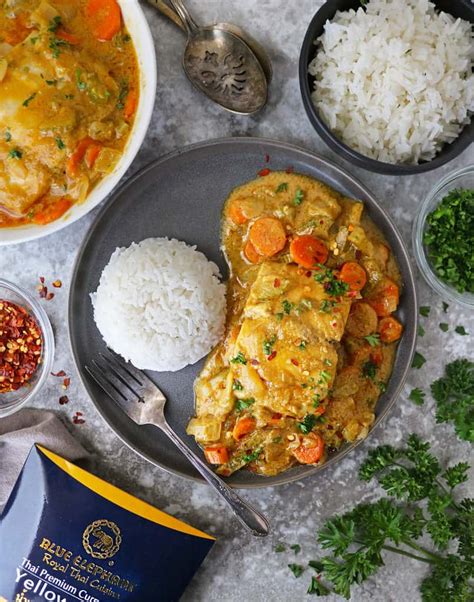 Mix the curry spices together, pick the thyme leaves and add to the spices. Thai Yellow Curry with Mahi Mahi Recipe - Savory Spin