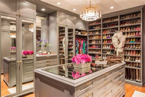 All you need are some decorative elements here and there to make the space feel. 15 Elegant Luxury Walk-In Closet Ideas To Store Your ...