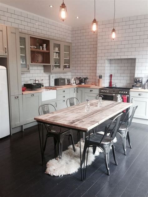 Salle à manger - Une table à manger vintage | Un projet de ...