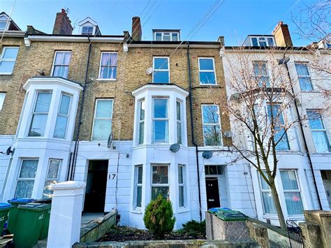 2 Bed Flat For Sale In Vicarage Park Plumstead London Se18 Zoopla