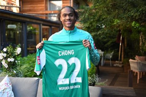 €4.00m * dec 4, 1999 in willemstad, netherlands antilles Manchester United starlet Tahith Chong trains with Werder ...