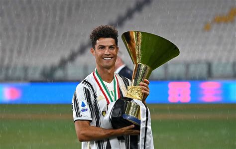 Portuguese footballer cristiano ronaldo plays forward for real madrid. News Juventus, Cristiano Ronaldo fa l'annuncio più atteso