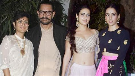 Aamir Khan With His Daughtersactress In Dangal Movie Geeta And Babita