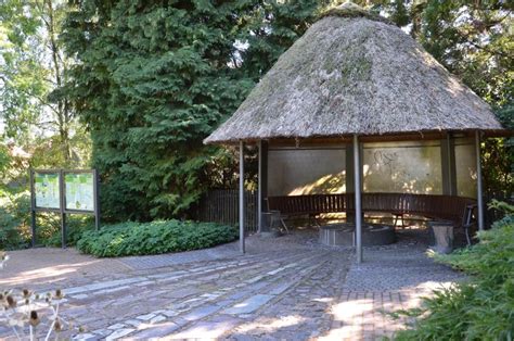 Bo­ta­ni­scher gar­ten er ist eine der äl­tes­ten und schöns­ten an­la­gen der stadt: Erdzeituhr « Verein Freunde des Botanischen Gartens ...