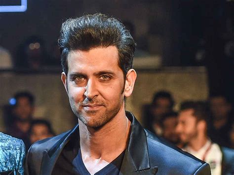 Sie ließen sich 2014 nach 14 jahren ehe offiziell scheiden. Mahira Khan Finds Hrithik Roshan as New Fan Following Her ...