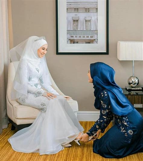 10 model baju nikah muslimah terbaru fashionmuslimblog 06 07 2019 gaun pengantin akad nikah tersedia dalam beragam tipe tak terkecuali gaun muslimah untuk anda para wanita muslimah baju akad nikah muslimah simple menjadi salah satu desain gaun pengantin yang layak. Top 10 baju nikah anggun dan sopan paling 'in' tahun 2020 ...