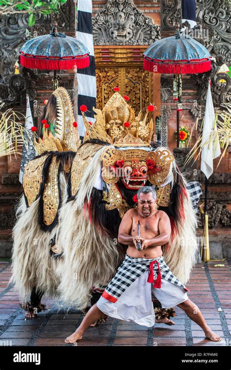 The Barong And Kris Dance Hi Res Stock Photography And Images Alamy