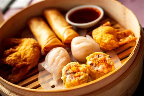 Some gourmands believe that dim sum inspired the whole idea of brunch, the combination of breakfast and lunch into one large midmorning meal. 15 x Dim Sum Restaurants in Nederland | GIRLS WHO MAGAZINE