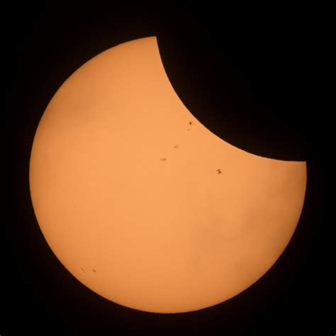 Nasa Captured Photos And Video Of The Iss Photobombing Todays Solar