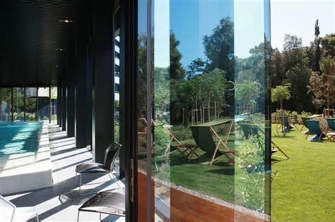 Typisch für kroatien und rovinj sind die abertausenden kleine badebuchten, die sich unmittelbar unterhalb der altstadtmauer rovinjs erstrecken sowie auch die etwas außerhalb liegenden, größeren. Design Hotel in Kroatien - Verbringen Sie einen schönen ...