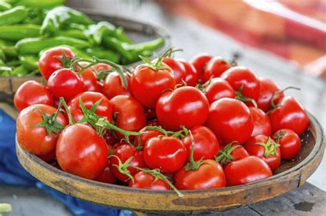 Nei casi di allergia al nichel con manifestazioni a carico del sistema gastrointestinale (e quindi intolleranza al nichel), sarà bene evitare gli alimenti ad elevato contenuto di nichel e fare attenzione all' effetto accumulo per altri alimenti che ne contengono in quantità inferiori, che andranno comunque consumati con moderazione. 10 alimenti che possono dare allergia al nichel | Alimenti ...