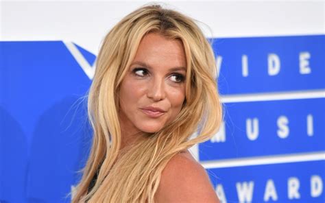 Britney Spears Is Not Dead Sony Clarifies Blames Twitter Account