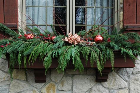 How To Decorate Outdoor Window Boxes For Christmas Christmas Window