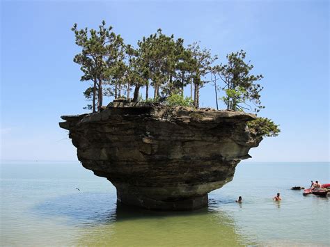 The 9 Most Incredible Rock Formations Around The US