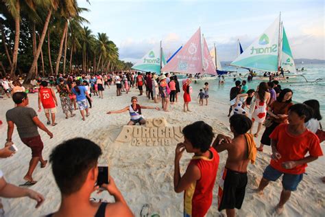 Hours Before Closure Boracay Mayor Says Aid For Displaced