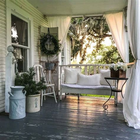 20 Gorgeous And Inviting Farmhouse Style Porch Decorating Ideas Front