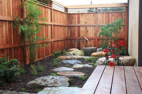 If you long for a more beautiful backyard space, but lack the funds to hire a landscape designer, check out these diy backyard ideas to improve your outdoor space on a dime. Jardines Pequeños 70 Fotos e Ideas - ÐecoraIdeas