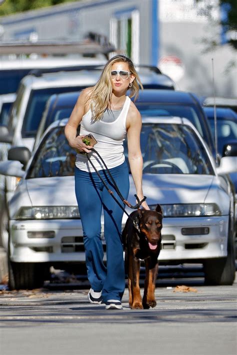 Welcome to kate hudson fan, your new online resource for everything kate hudson. Kate Hudson - Walking Her Dog in Pacific Palisades 01/14 ...