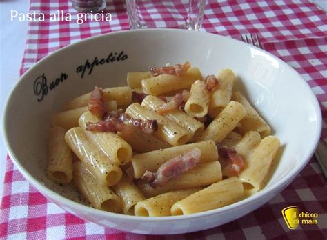 Qualche trucco e la vostra pasta e ceci alla romana diventerà uno dei vostri piatti forti! Pasta alla gricia (ricetta romana). I segreti per cucinare ...