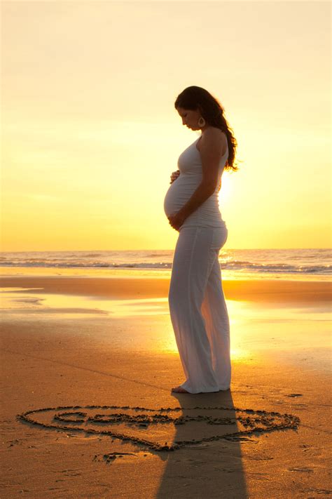 Pin By Rachael Palmer On Pregnancy Photoshoot Ideas Beach Maternity