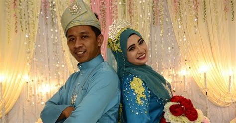 Sekiranya ibubapa yang dikasihi sekalian berminat untuk oder, boleh tekan butang wasap. Kiz Wedding: Contoh Design Kad Kahwin Dan Bunting Raikan ...